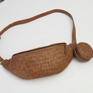 MANDRN THE WOVEN ATLAS CROSSBODY BAG FANNY PACK + BONUS ROVER COIN PURSE - TAN